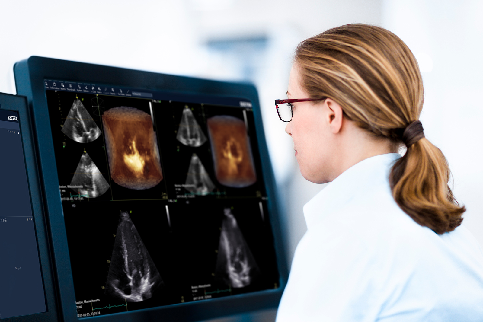 Female cardiologist at her workstation, Sectra PACS